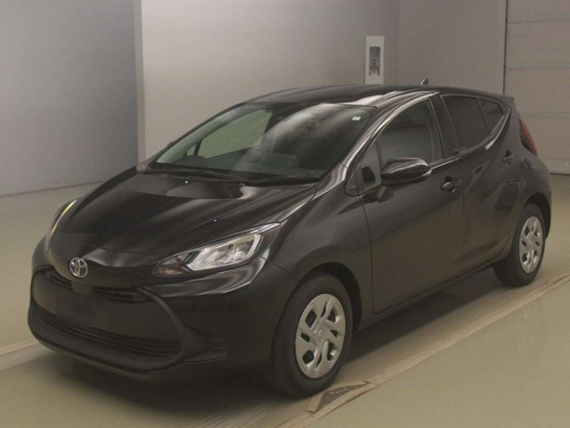 TOYOTA AQUA 2023 black