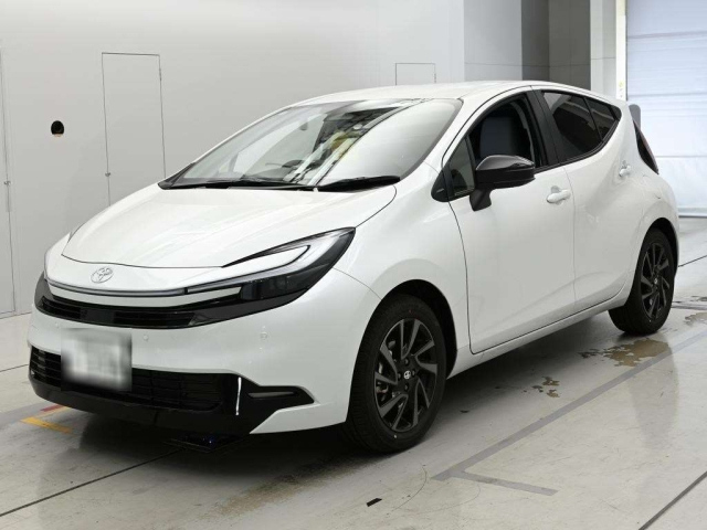 TOYOTA AQUA 2026 white