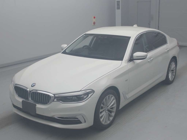 BMW 5 SERIES-2019 white-523i Luxury-5022