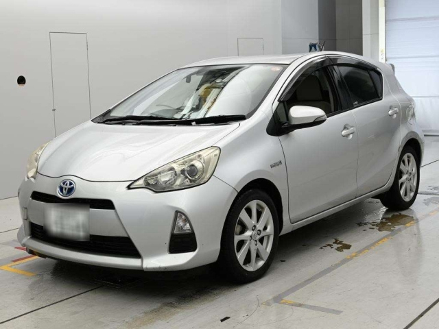TOYOTA AQUA-2012 silver- 90256