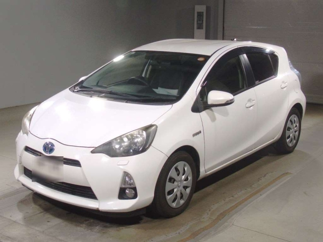 TOYOTA AQUA-2013 white-2284