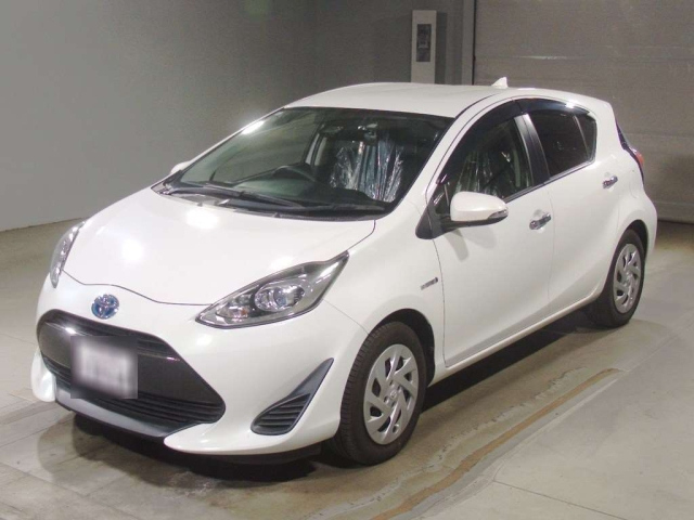 TOYOTA AQUA-2018 white-2028