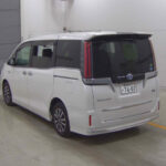 TOYOTA ESQUIRE-2018 White Pearl- 2010 1