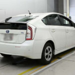 TOYOTA PRIUS-2015 white-33183 1
