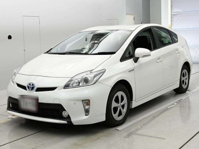 TOYOTA PRIUS-2015 white-33183