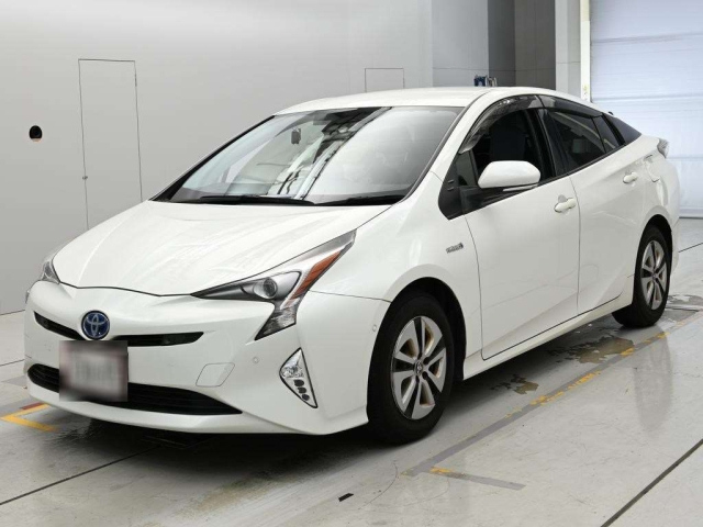 TOYOTA PRIUS-2016 white-36265