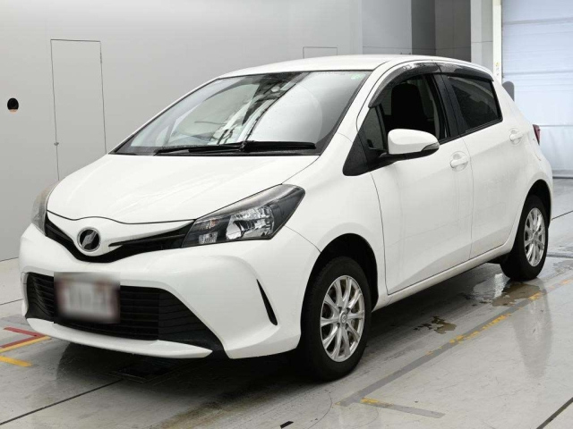 TOYOTA VITZ-2015 white-90480