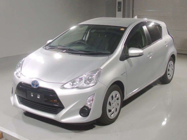 TOYOTA AQUA 2017 silver - s - 175