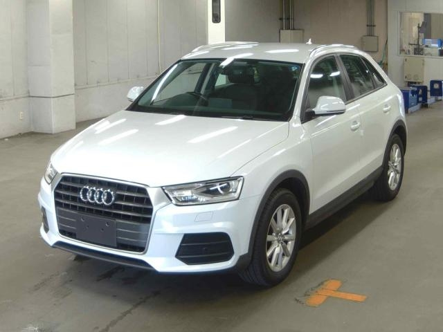2017 Audi Q3 1.4 TFSI in white for sale in NZ. Premium styling, petrol performance and SUV practicality. Enquire with MOKU Motors today.